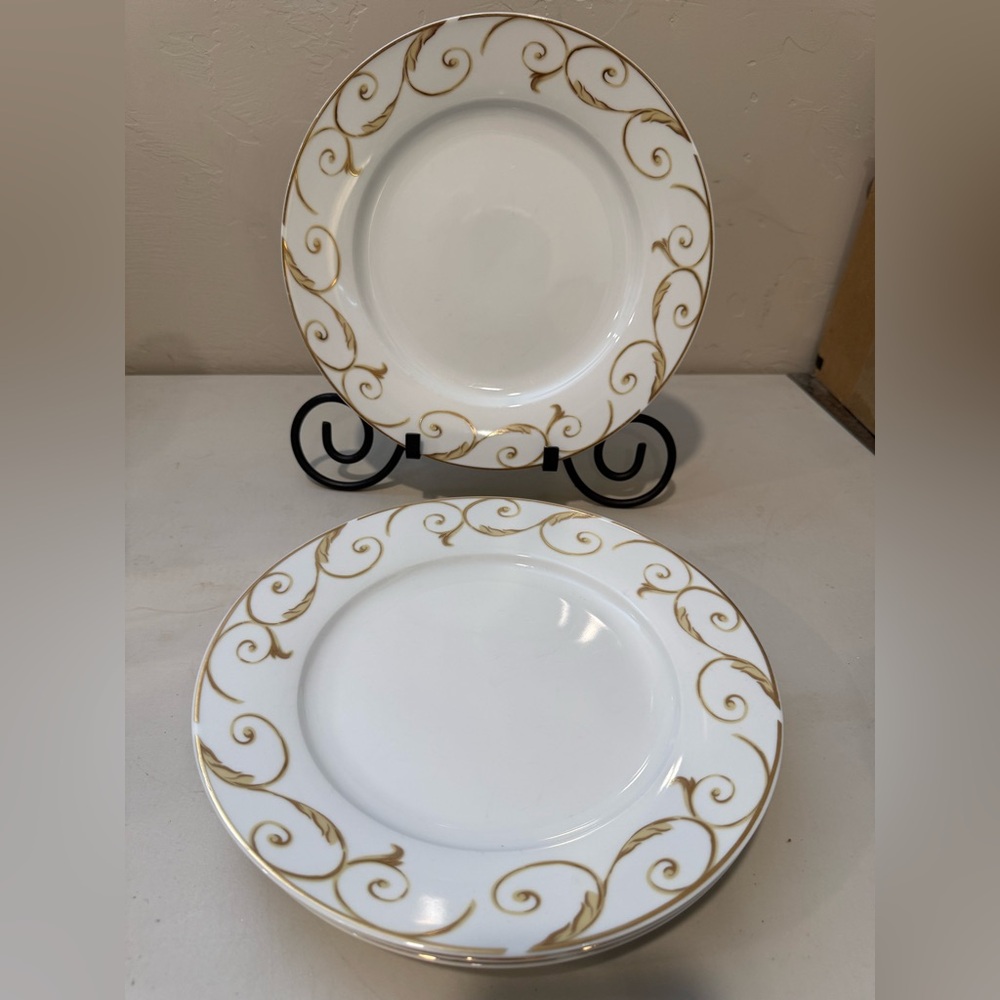 Elegant White and Gold Swirl‎ Dinner Plates - Set of 4